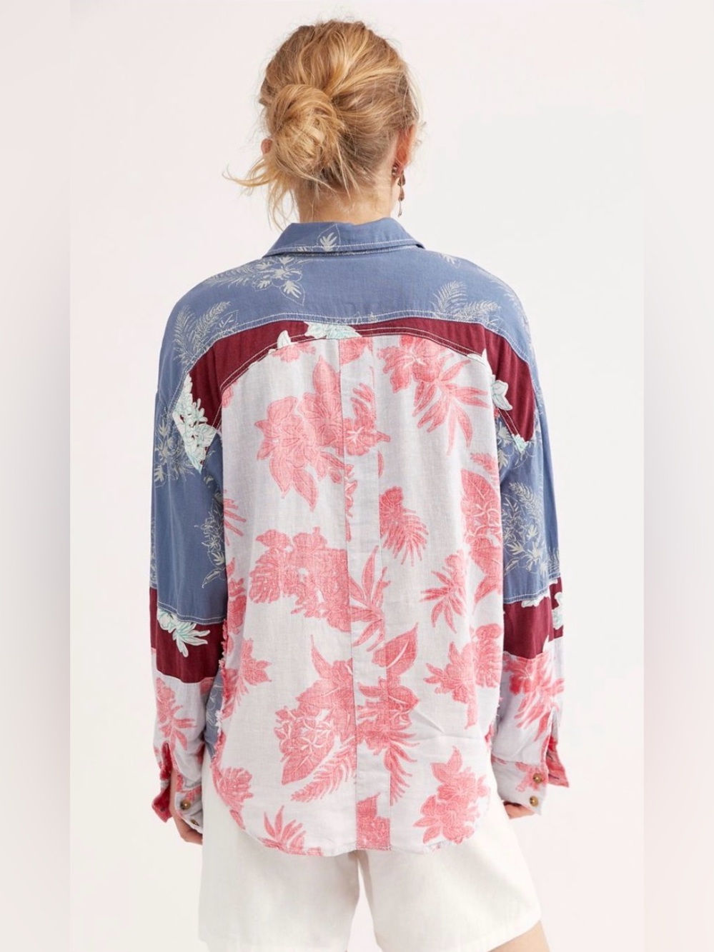 Free People We the Free Chasing Waves Button-down in Chambray, size M - Picture 2 of 9